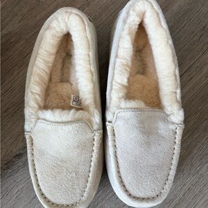 UGG Slippers Size 6